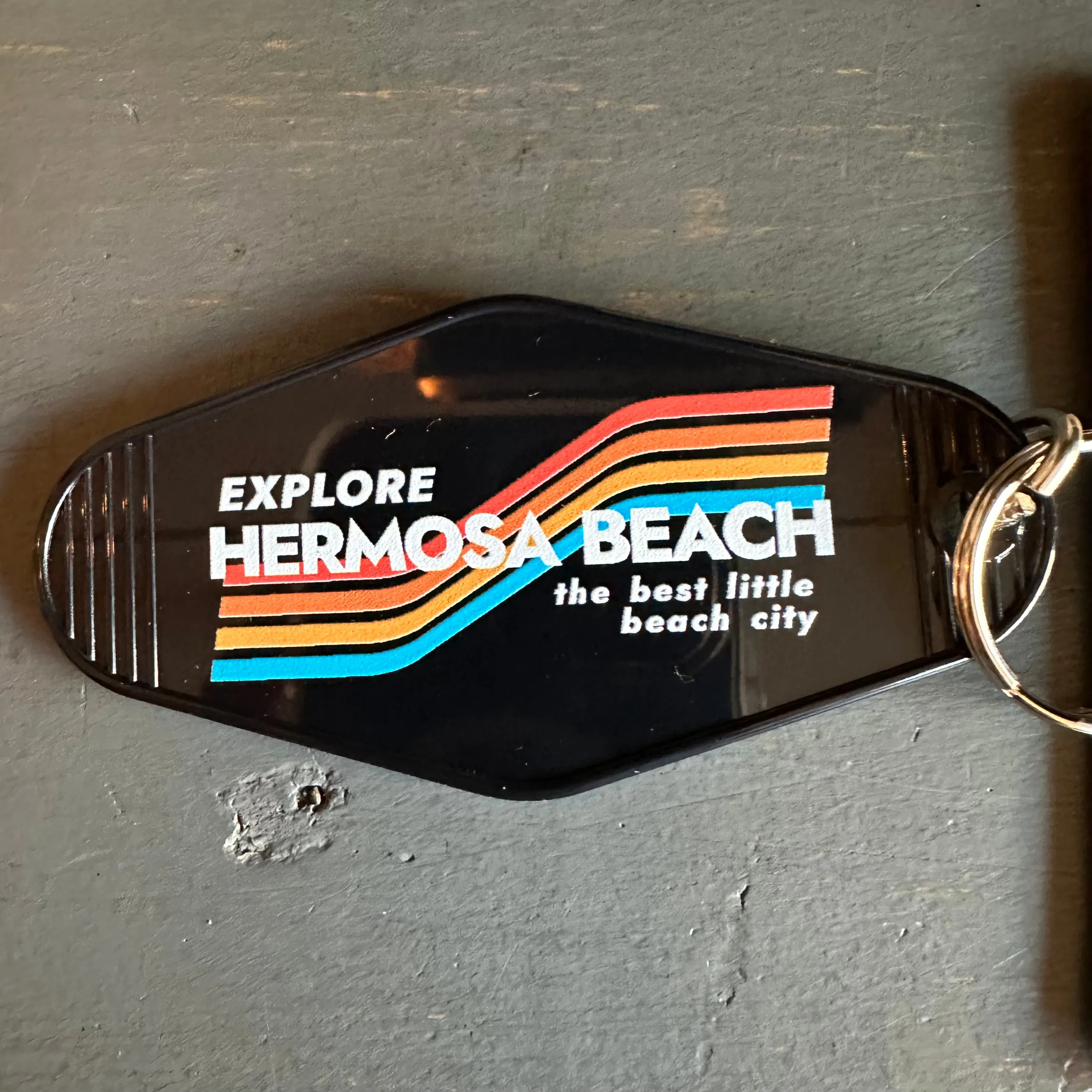 EXPLORE HERMOSA BEACH - THE BEST LITTLE BEACH CITY Retro Rainbow Motel Key Chain: : Black